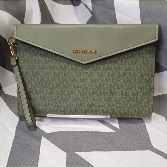 Michael Kors Oversized Envelope Wristlet/Clutch nwot - Picture 1 of 8